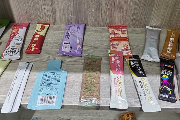 奶茶粉末包裝機(jī)可采用三邊封、四邊封、圓角袋型